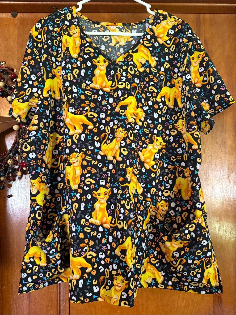 Black Simba Print scrub Top - Yellow Character Pattern - Picture 1 of 2